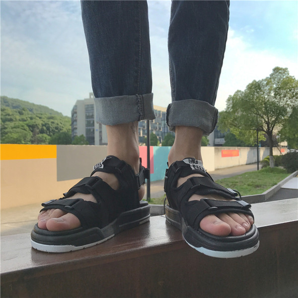 Универсални сандали - много удобни, с лепенки в черен цвят