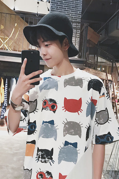 Мъжка тениска в два цвята с изображения