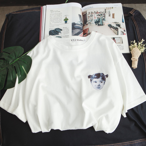 Изчистен модел тениска за мъжете с 2 модела изображение