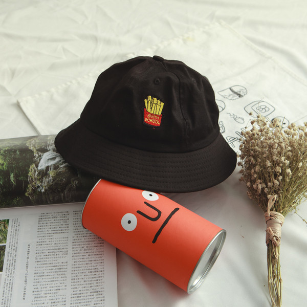 Мъжка шапка идиотка в черен цвят с изображение