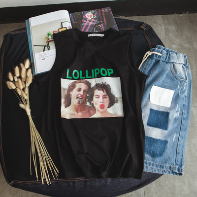 Κομψό ανδρικό μπλουζάκι σε λευκό και μαύρο με διαφορετικές εκτυπώσεις