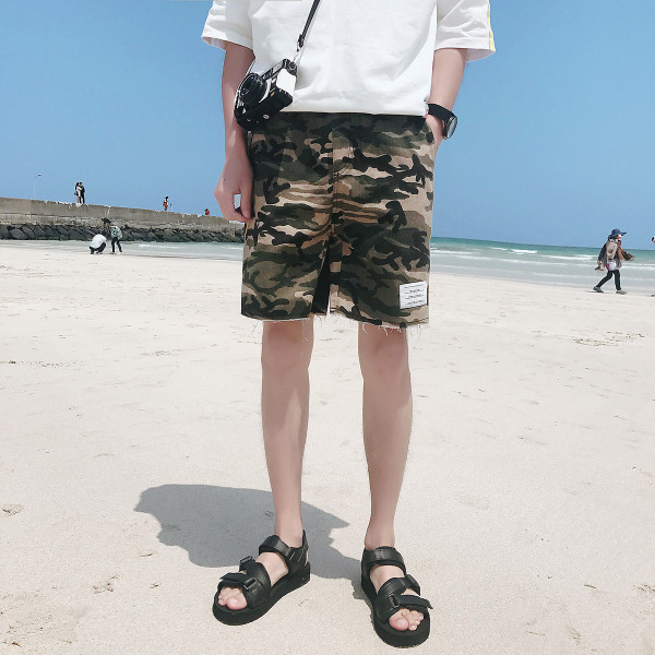 Камуфлажни мъжки шорти в два модела с надписи