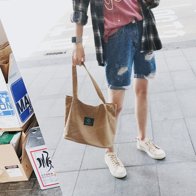 Стилни къси панталони за мъжете с висока талия и накъсани