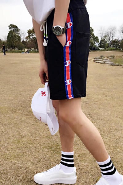 Свеж модел мъжки шорти с връзки, подходящи за ежедневие