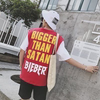 Ευρύ ανδρικό μπλουζάκι σε διάφορα χρώματα με επιγραφή στην πλάτη