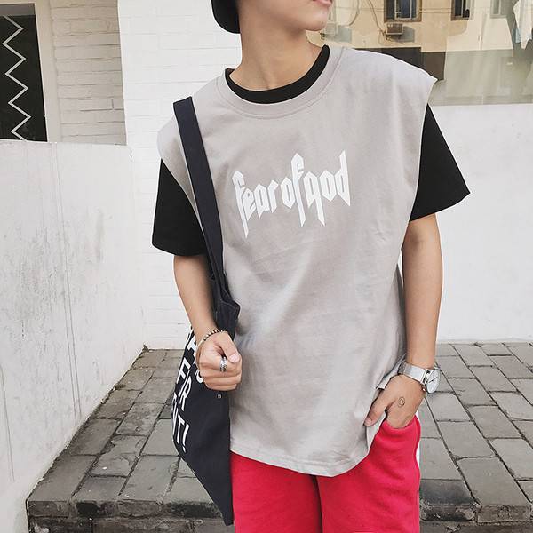 Ευρύ ανδρικό μπλουζάκι σε διάφορα χρώματα με επιγραφή στην πλάτη