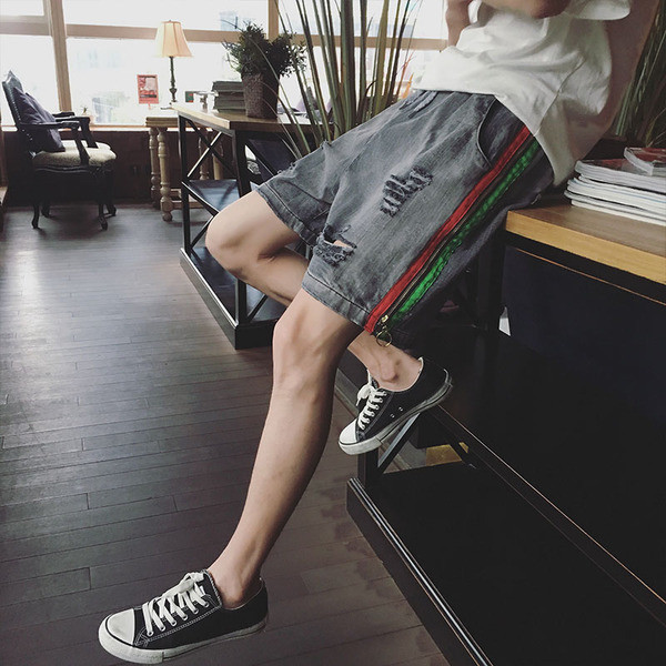 Интересен модел мъжки дънкови панталони с връзки и накъсани в сив цвят