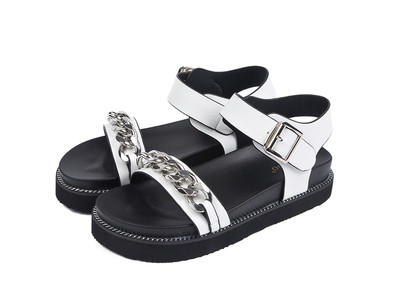 Πολύ άνετα γυναικεία σανδάλια με μεταλλική διακόσμηση σε δύο χρώματα