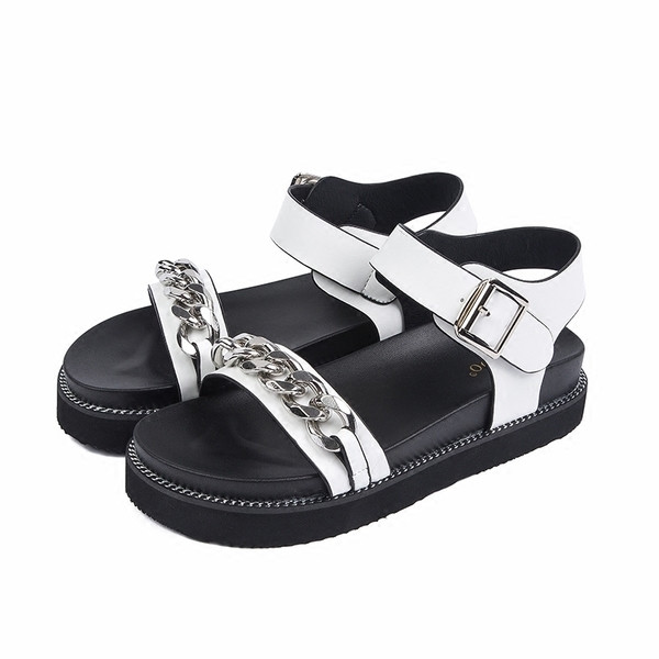 Πολύ άνετα γυναικεία σανδάλια με μεταλλική διακόσμηση σε δύο χρώματα