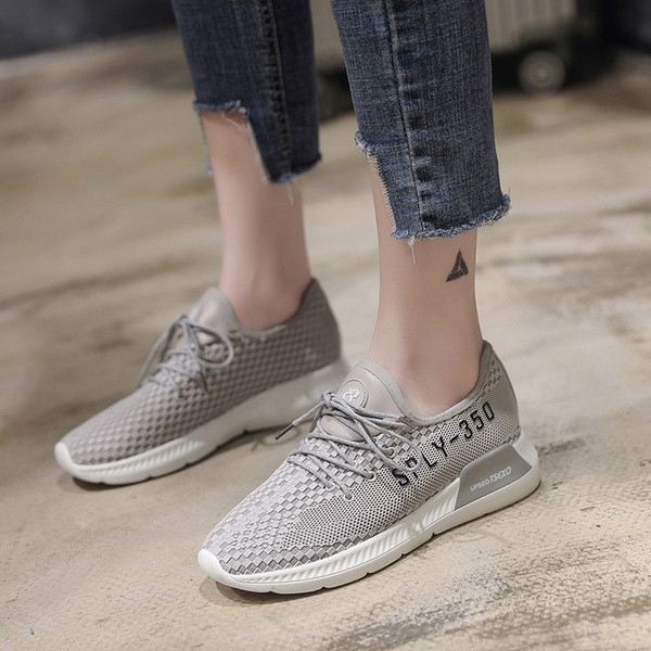 Αθλητικά γυναικεία παπούτσια με πολύ άνετη σόλα σε τρία χρώματα