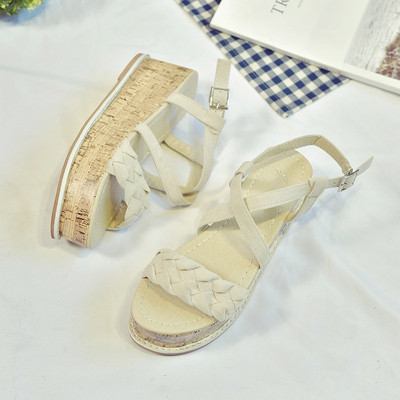 Κομψά γυναικεία σανδάλια σε τρία χρώματα με άνετη πλατφόρμα