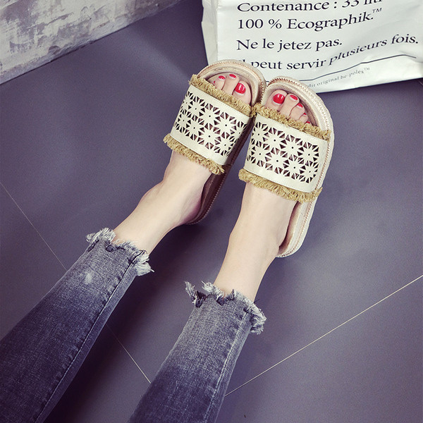 Πολύ σύγχρονες και όμορφες γυναικείες παντόφλες σε τρία χρώματα