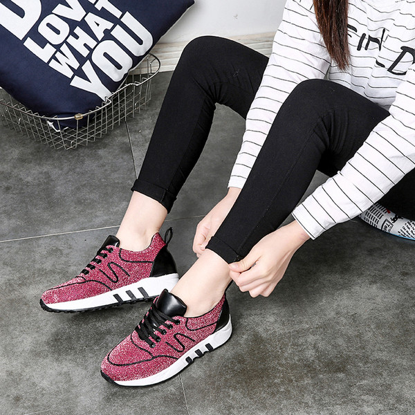 Όμορφα και κομψά γυναικεία αθλητικά πάνινα παπούτσια σε τρία χρώματα