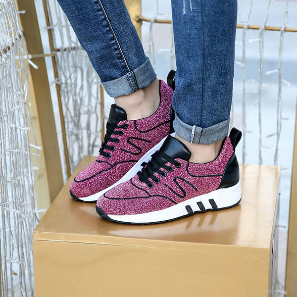 Όμορφα και κομψά γυναικεία αθλητικά πάνινα παπούτσια σε τρία χρώματα