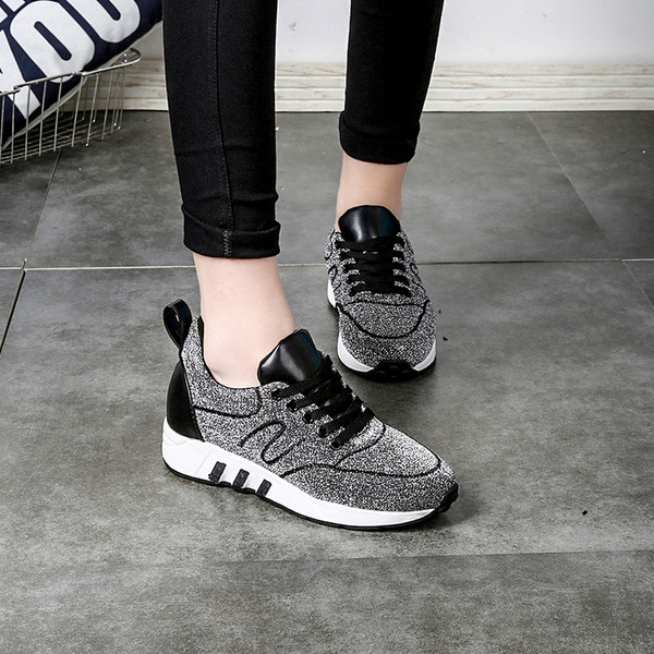 Όμορφα και κομψά γυναικεία αθλητικά πάνινα παπούτσια σε τρία χρώματα