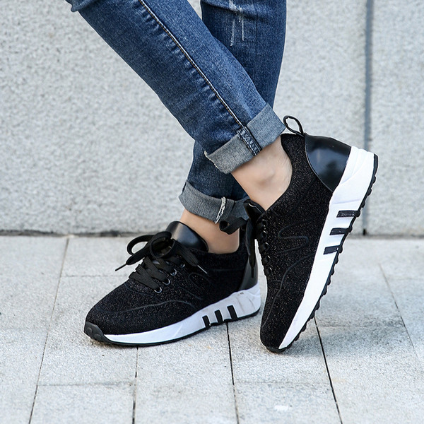 Όμορφα και κομψά γυναικεία αθλητικά πάνινα παπούτσια σε τρία χρώματα