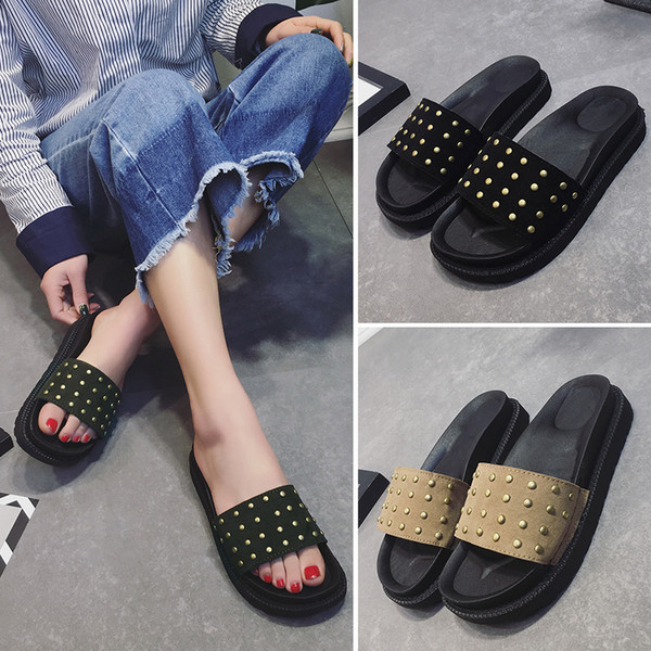 Γυναικείες παντόφλες σε τρία χρώματα με μεταλλική διακόσμηση - πολύ άνετα