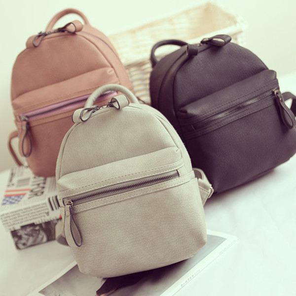 Πολύ απαλό και μικρό γυναικείο σακίδιο με δύο φερμουάρ σε δύο χρώματα