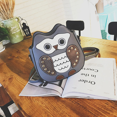 Πολύ όμορφο γυναικείο σακίδιο με τετράχρωμη διακόσμηση