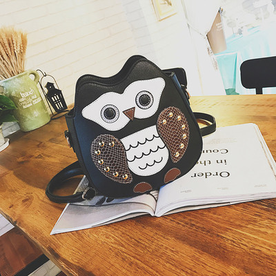 Πολύ όμορφο γυναικείο σακίδιο με τετράχρωμη διακόσμηση