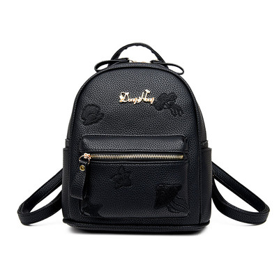 Γυναικείο σακίδιο σε μαύρο χρώμα με κεντήματα κατάλληλα για τη καθημερινή ζωή