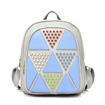 Όμορφο γυναικείο σακίδιο με τετράχρωμη διακόσμηση