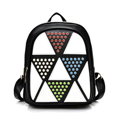 Όμορφο γυναικείο σακίδιο με τετράχρωμη διακόσμηση