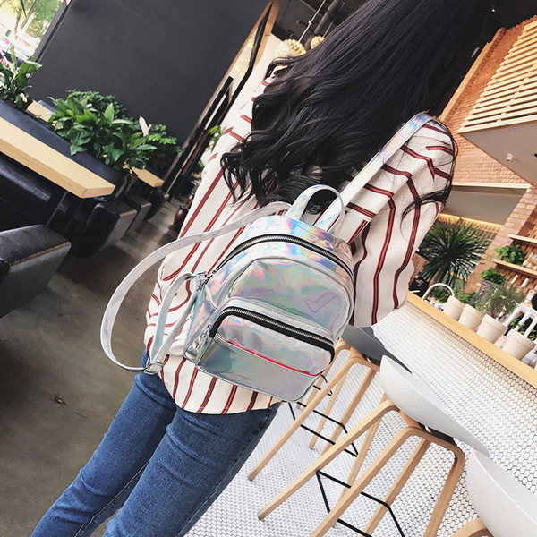 Κομψό γυναικείο σακίδιο σε καθαρό μοτίβο