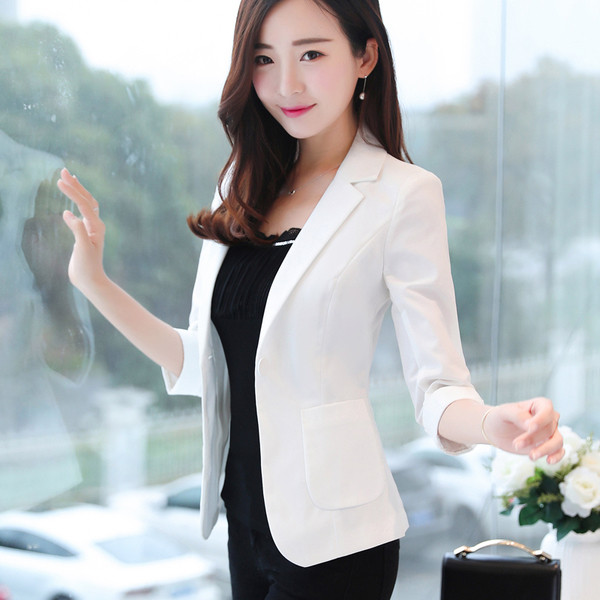 Σπορ-κομψόγυναικεία σακάκι σε τέσσερα διαφορετικά χρώματα