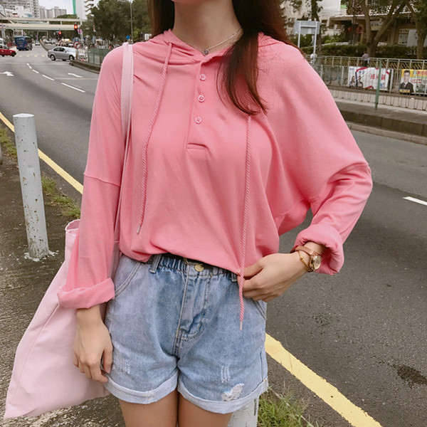 Ημερήσια φαρδιά μπλούζα με κουκούλα και κουμπιά σε τρία χρώματα