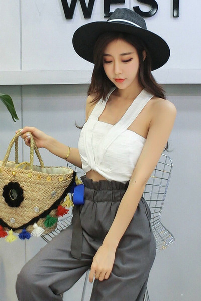 Летен дамски топ с презрамки в черен и бял цвят