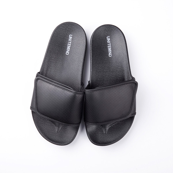 Актуални чехли за мъжете с лепенки в черен цвят