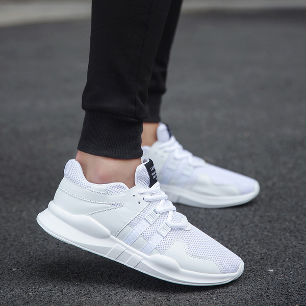 Σπορ-κομψά αθλητικά ανδρικά παπούτσια σε διαφορετικά χρώματα - πολύ άνετα