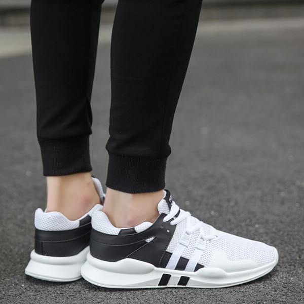 Σπορ-κομψά αθλητικά ανδρικά παπούτσια σε διαφορετικά χρώματα - πολύ άνετα