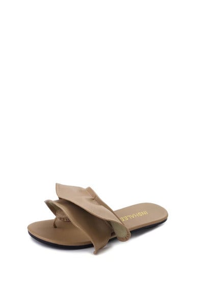 Κομψές γυναικείες  παντόφλες  σε μπεζ και μαύρο χρώμα