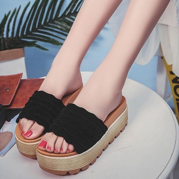 Casual γυναικείες παντόφλες σε τρία χρώματα με άνετη και υψηλή πλατφόρμα