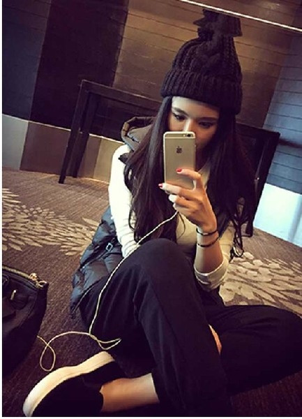 Стилен спортно-елегантен дамски панталон в черен цвят