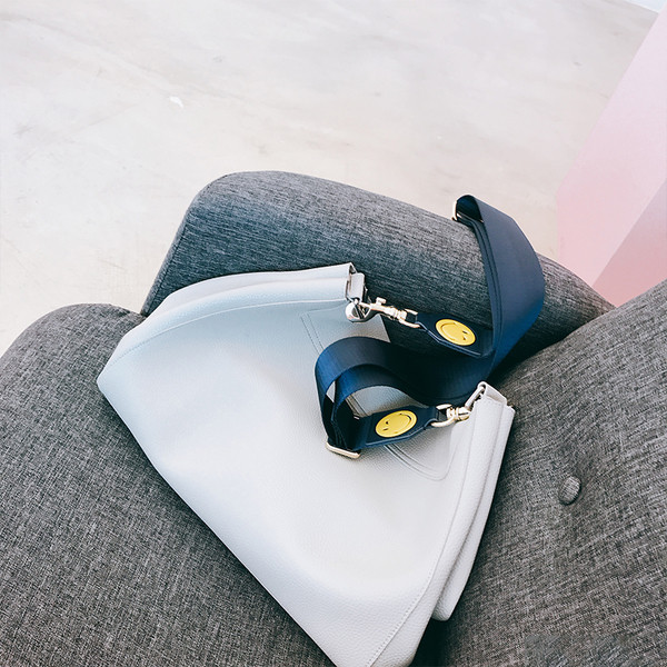 Голяма дамска чанта в няколко цвята с широка презрамка