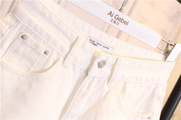 Γυναικεία  σορτς σε λευκό χρώμα με ψηλή μέση