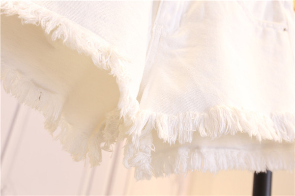 Γυναικεία  σορτς σε λευκό χρώμα με ψηλή μέση