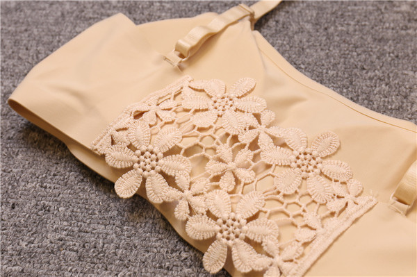 Дамско бюстие в бял, черен и бежов цвят с дантела