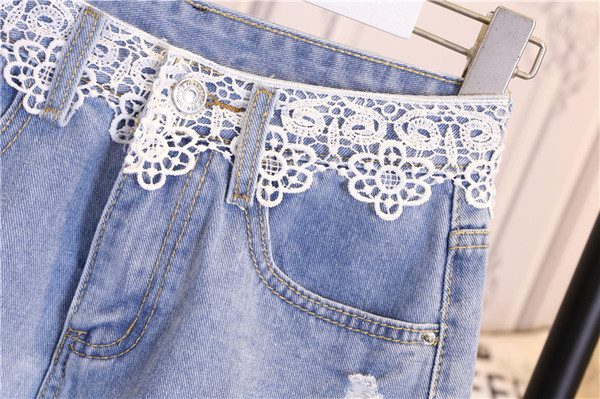 Γυναικεία σορτς  - διακοσμημένα με δαντέλα