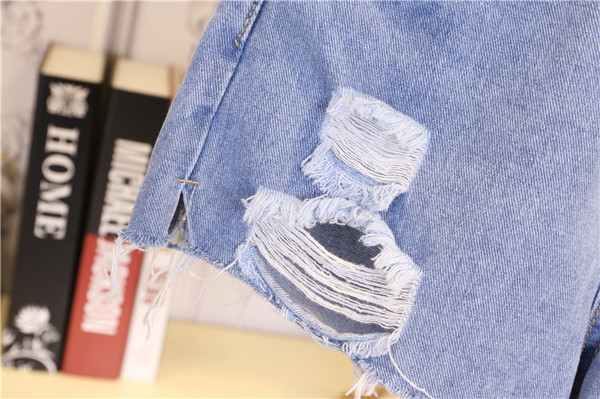 Γυναικεία σορτς  - διακοσμημένα με δαντέλα