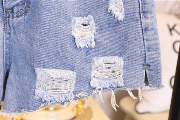 Γυναικεία σορτς  - διακοσμημένα με δαντέλα