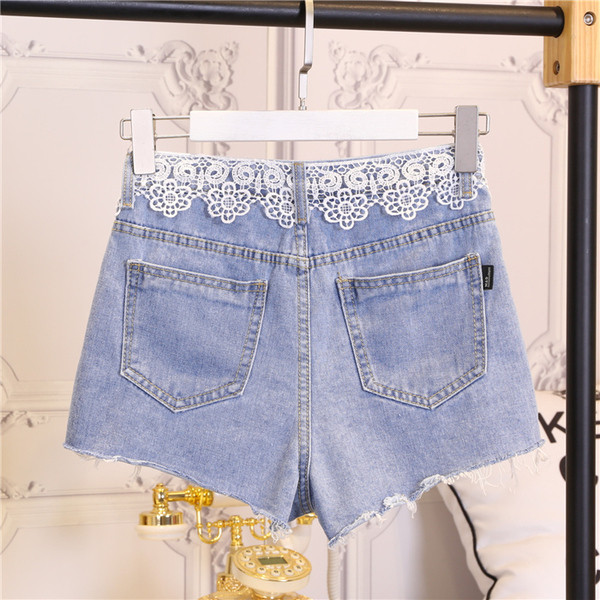 Γυναικεία σορτς  - διακοσμημένα με δαντέλα