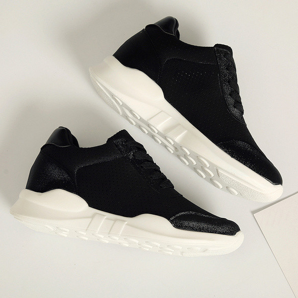 Καθημερινά γυναικεία παπούτσια  με πολύ άνετη σόλα σε τρία χρώματα