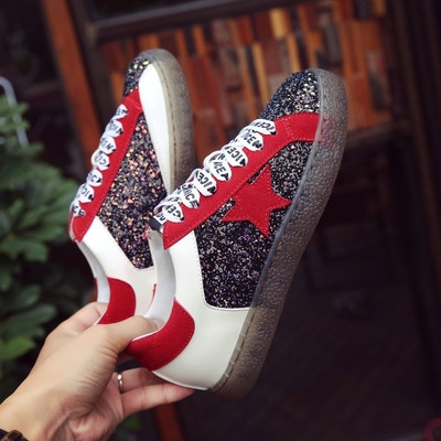 Γυαλιστικά πάνινα γυναικεία  παπούτσια σε δύο χρώματα με επιγραφές