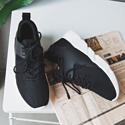 Αθλητικά  γυναικεία παπούτσια σε καθαρό σχέδιο σε τρία χρώματα με πολύ άνετη σόλα