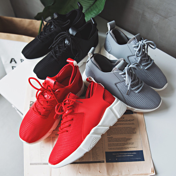 Αθλητικά  γυναικεία παπούτσια σε καθαρό σχέδιο σε τρία χρώματα με πολύ άνετη σόλα