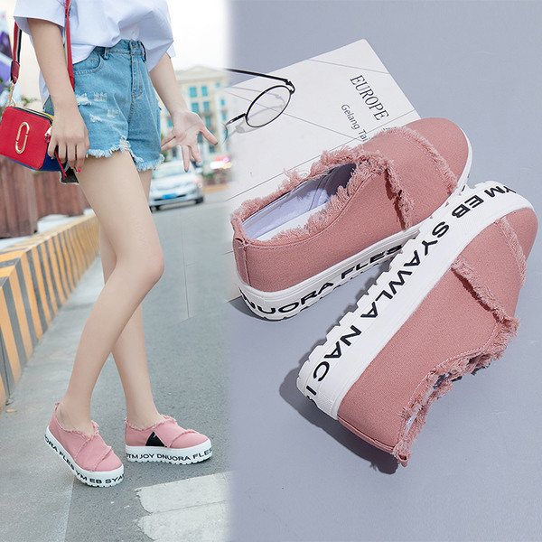 Ενδιαφέρουσα γυναικεία μοντέλα μοκασίνια  σε τρία χρώματα